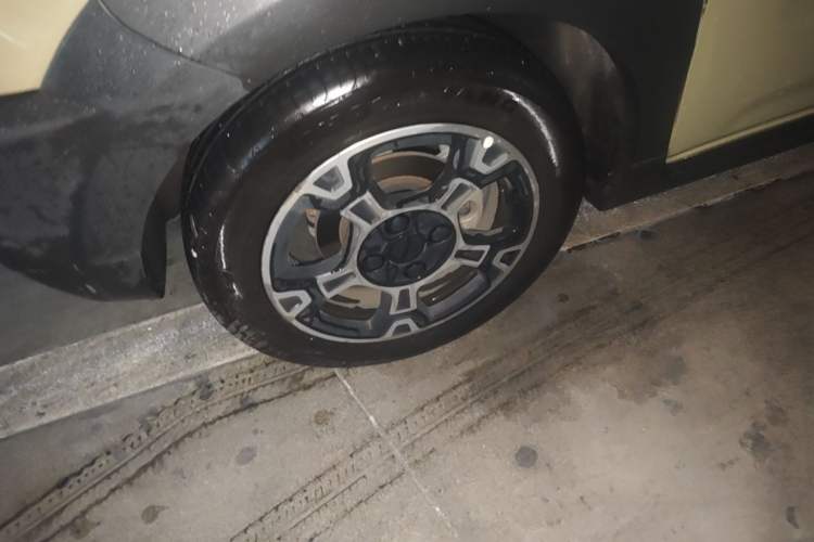 Used Geely Galaxy Panda 2025 210km Panda Rider Left Front Wheel Hub