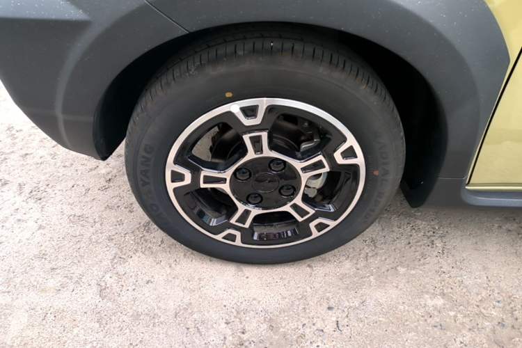 Used Geely Galaxy Panda 2025 210km Panda Rider Left Front Wheel Hub
