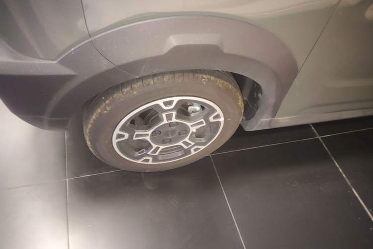 Used Geely Galaxy Panda 2025 210km Panda Rider Left Front Wheel Hub