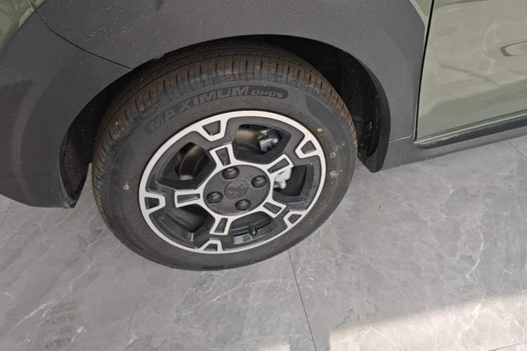 Used Geely Galaxy Panda 2025 210km Panda Rider Left Front Wheel Hub