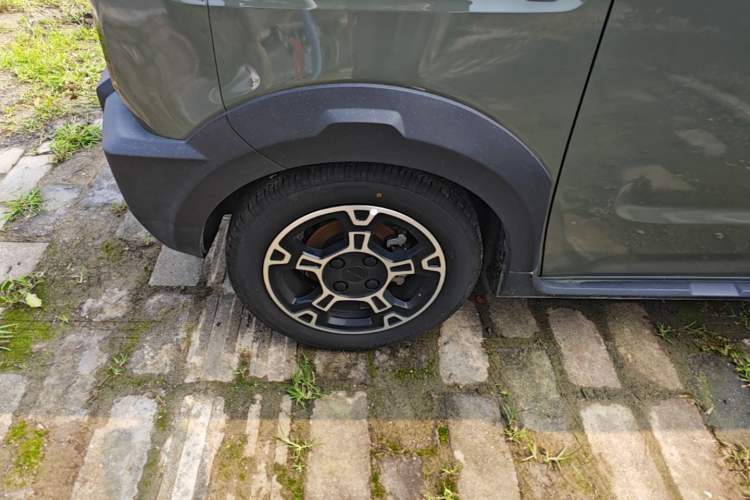 Used Geely Galaxy Panda 2025 210km Panda Rider Left Front Wheel Hub