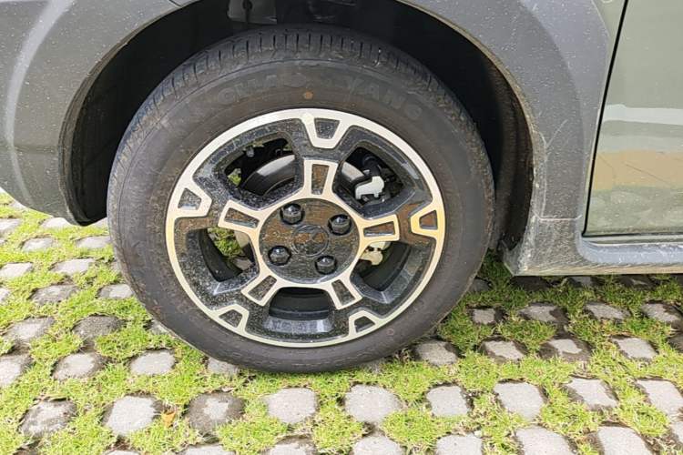 Used Geely Galaxy Panda 2025 210km Panda Rider Left Front Wheel Hub