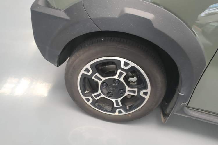 Used Geely Galaxy Panda 2025 210km Panda Rider Left Front Wheel Hub