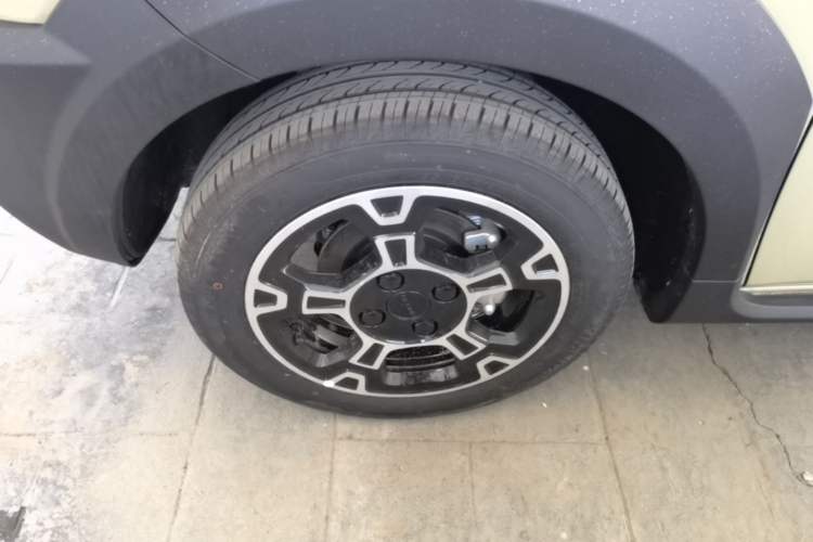 Used Geely Galaxy Panda 2025 210km Panda Rider Left Front Wheel Hub