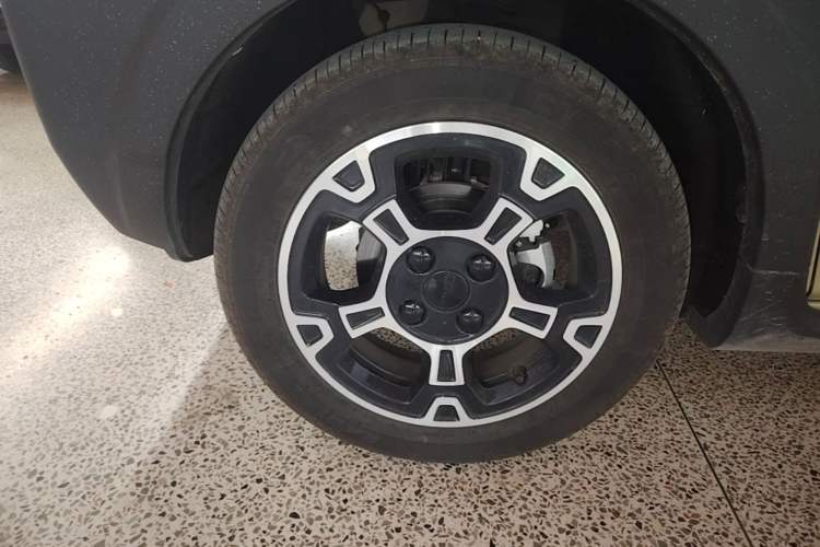 Used Geely Galaxy Panda 2025 210km Panda Rider Left Front Wheel Hub