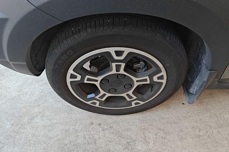 Used Geely Galaxy Panda 2025 210km Panda Rider Left Front Wheel Hub