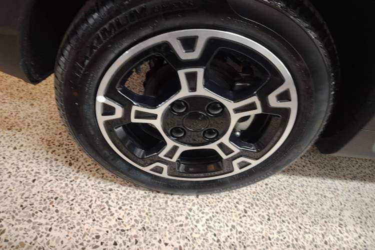 Used Geely Galaxy Panda 2025 210km Panda Rider Left Front Wheel Hub