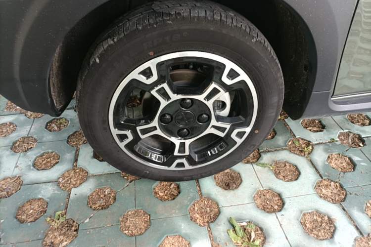 Used Geely Galaxy Panda 2025 210km Panda Rider Left Front Wheel Hub