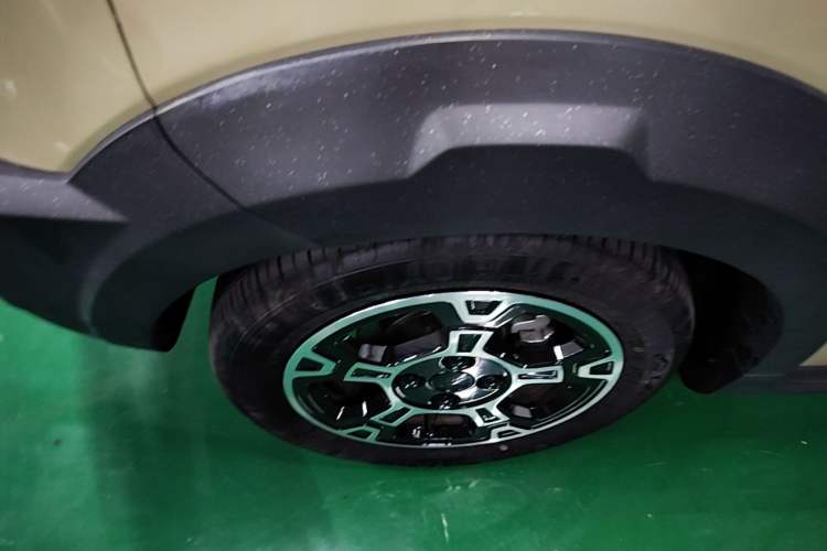 Used Geely Galaxy Panda 2025 210km Panda Rider Left Front Wheel Hub