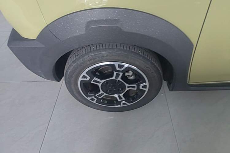 Used Geely Galaxy Panda 2025 210km Panda Rider Left Front Wheel Hub