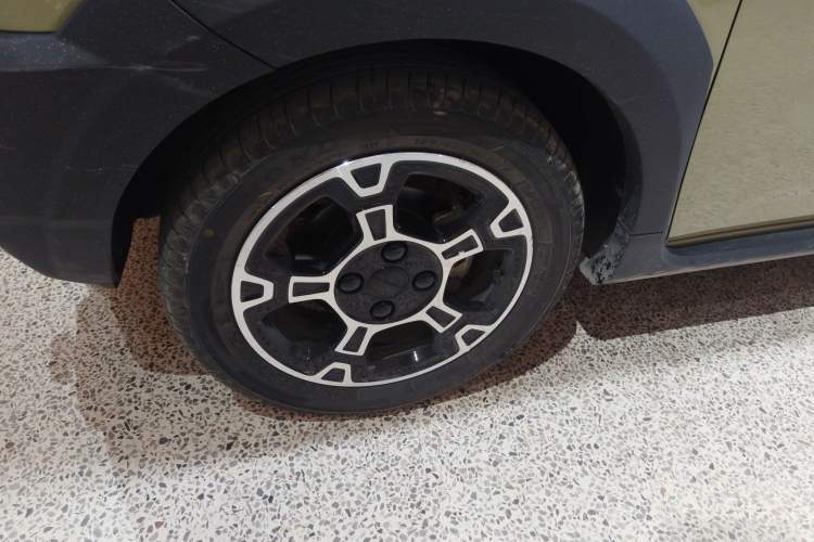 Used Geely Galaxy Panda 2025 210km Panda Rider Left Front Wheel Hub