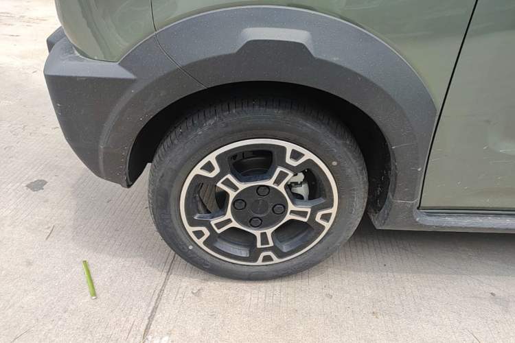 Used Geely Galaxy Panda 2025 210km Panda Rider Left Front Wheel Hub