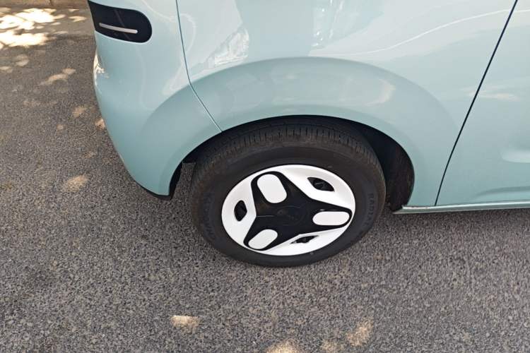 Used Geely Galaxy Panda 2025 210 km – Yuanqi Bear Left Front Wheel Hub