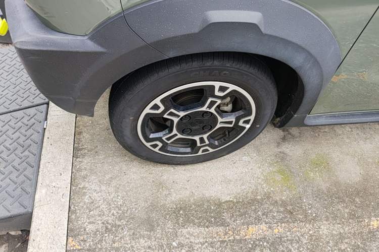 Used Geely Galaxy Panda 2025 210km Panda Rider Left Front Wheel Hub