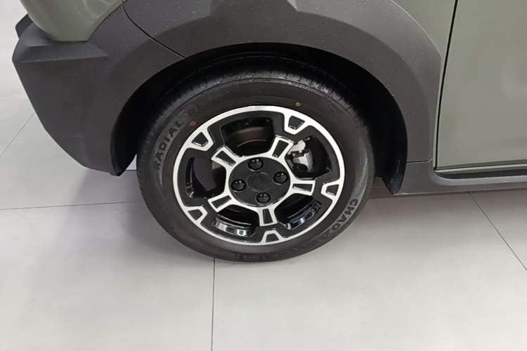 Used Geely Galaxy Panda 2025 210km Panda Rider Left Front Wheel Hub