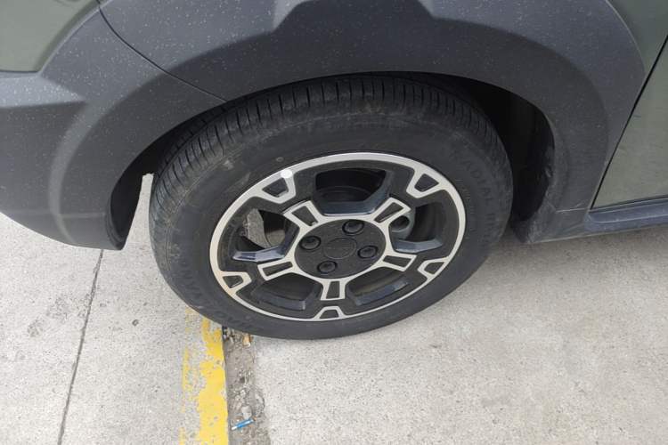 Used Geely Galaxy Panda 2025 210km Panda Rider Left Front Wheel Hub
