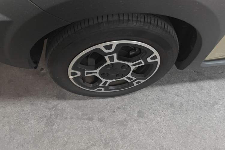 Used Geely Galaxy Panda 2025 210km Panda Rider Left Front Wheel Hub