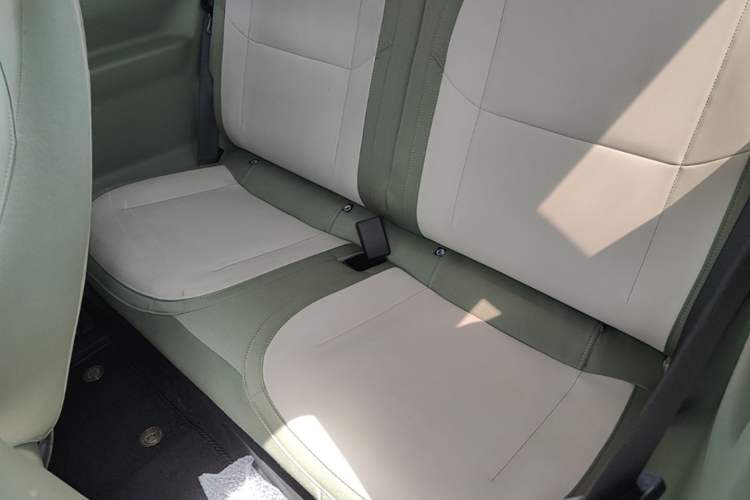 Used Geely Galaxy Panda 2025 210km Panda Rider Left Rear Seat