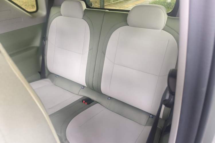 Used Geely Galaxy Panda 2025 210km Panda Rider Left Rear Seat