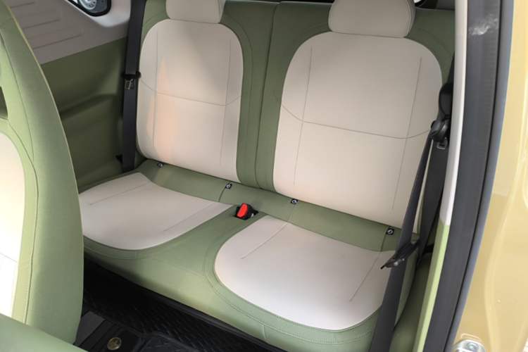 Used Geely Galaxy Panda 2025 210km Panda Rider Left Rear Seat
