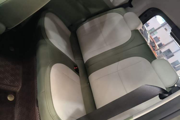 Used Geely Galaxy Panda 2025 210km Panda Rider Left Rear Seat