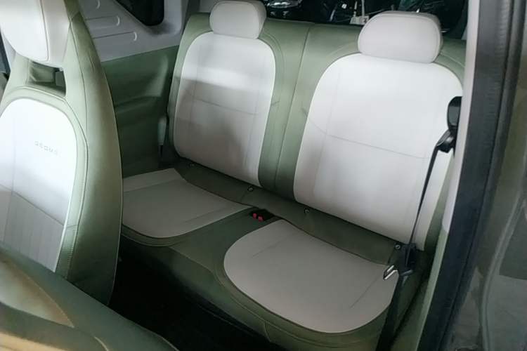 Used Geely Galaxy Panda 2025 210km Panda Rider Left Rear Seat