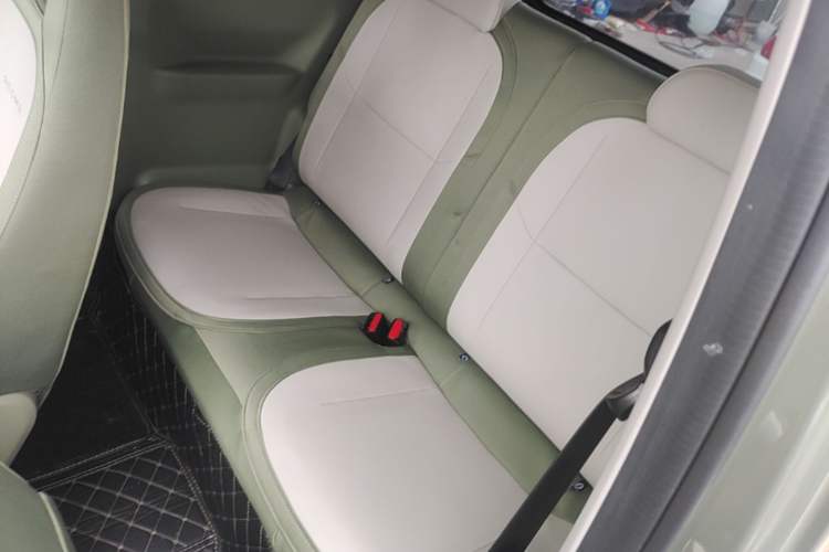 Used Geely Galaxy Panda 2025 210km Panda Rider Left Rear Seat