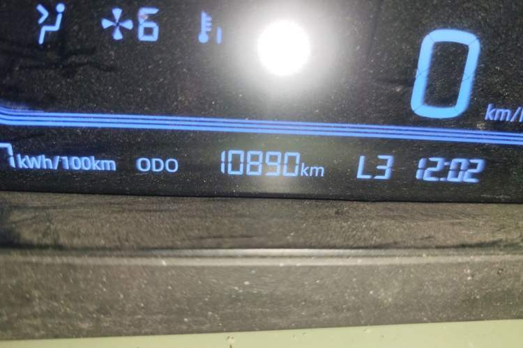 Used Geely Galaxy Panda 2025 210km Panda Rider Odometer Close Up
