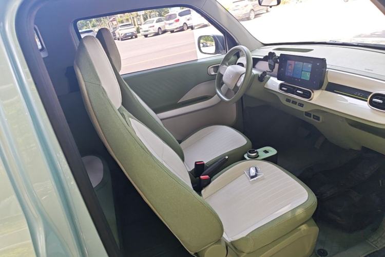 Used Geely Galaxy Panda 2025 210 km – Yuanqi Bear Right Front Seat