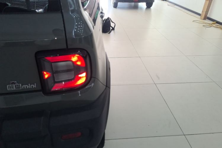 Used Geely Galaxy Panda 2025 210km Panda Rider Right Rear Taillight