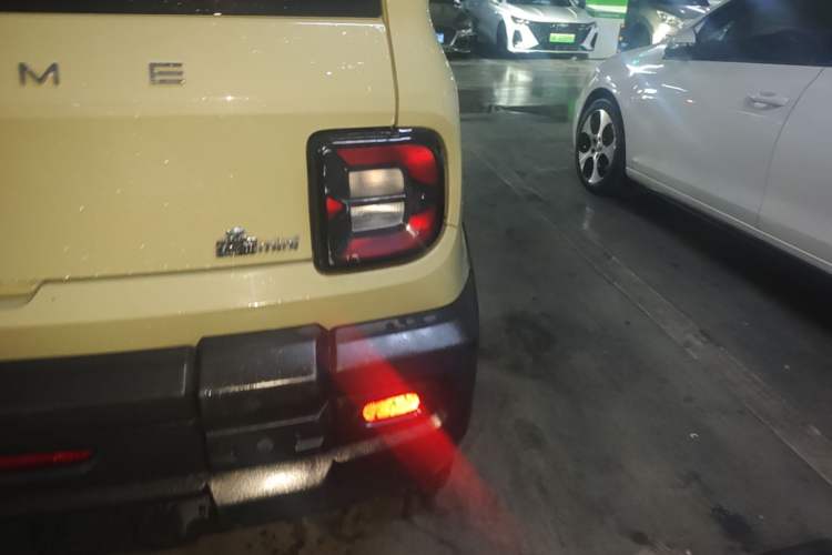 Used Geely Galaxy Panda 2025 210km Panda Rider Right Rear Taillight