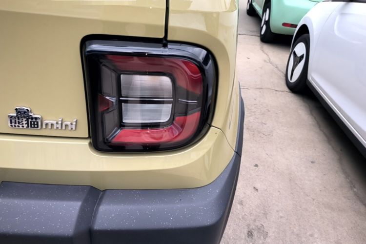 Used Geely Galaxy Panda 2025 210km Panda Rider Right Rear Taillight