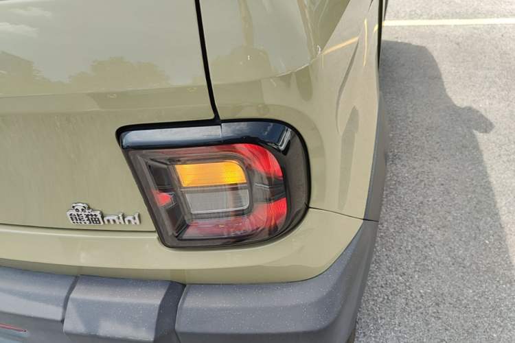 Used Geely Galaxy Panda 2025 210km Panda Rider Right Rear Taillight