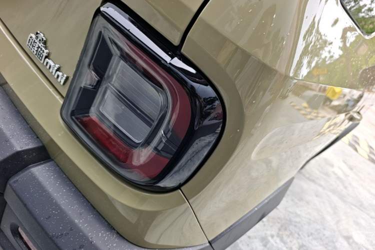 Used Geely Galaxy Panda 2025 210km Panda Rider Right Rear Taillight