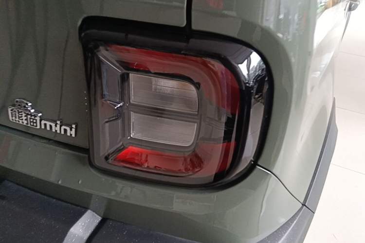 Used Geely Galaxy Panda 2025 210km Panda Rider Right Rear Taillight