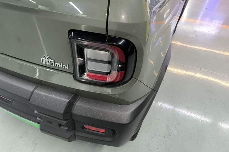 Used Geely Galaxy Panda 2025 210km Panda Rider Right Rear Taillight