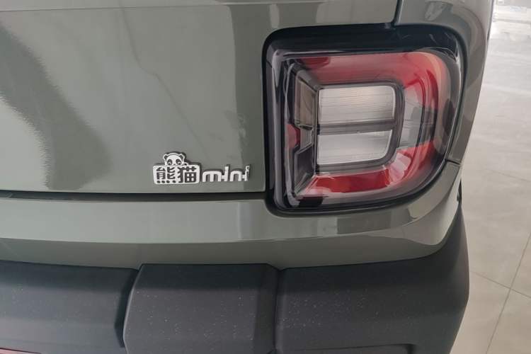 Used Geely Galaxy Panda 2025 210km Panda Rider Right Rear Taillight