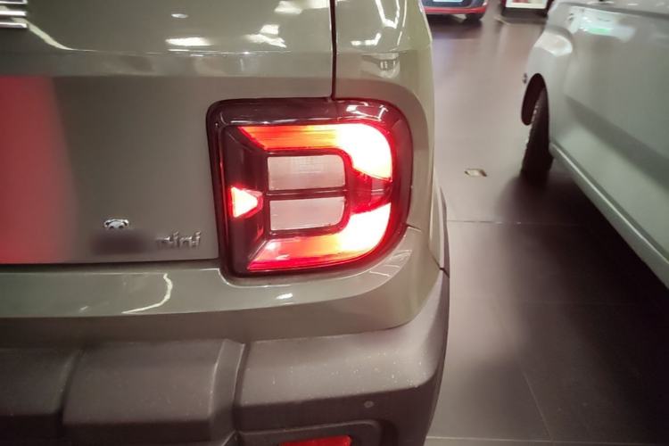 Used Geely Galaxy Panda 2025 210km Panda Rider Right Rear Taillight