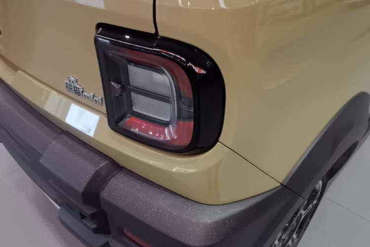 Used Geely Galaxy Panda 2025 210km Panda Rider Right Rear Taillight
