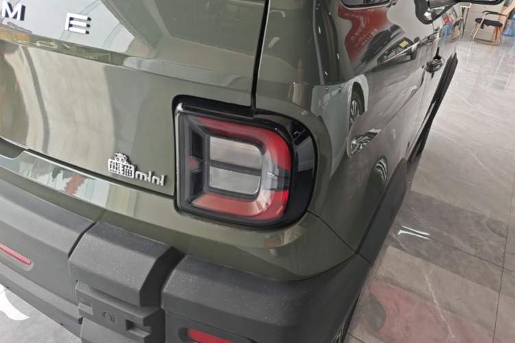 Used Geely Galaxy Panda 2025 210km Panda Rider Right Rear Taillight