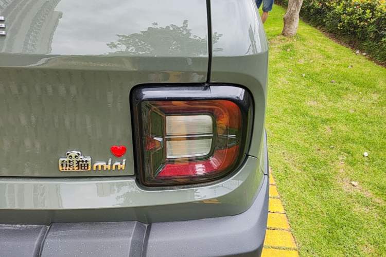 Used Geely Galaxy Panda 2025 210km Panda Rider Right Rear Taillight