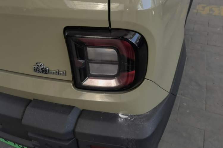 Used Geely Galaxy Panda 2025 210km Panda Rider Right Rear Taillight