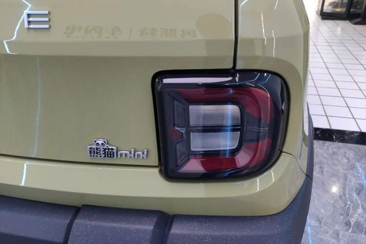 Used Geely Galaxy Panda 2025 210km Panda Rider Right Rear Taillight
