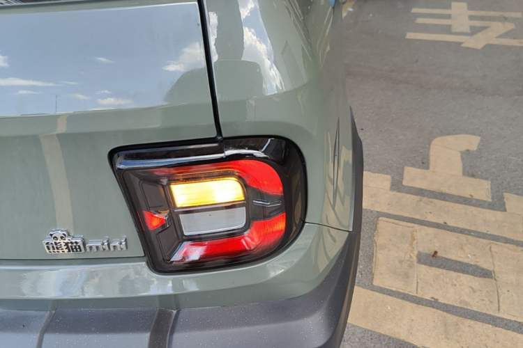 Used Geely Galaxy Panda 2025 210km Panda Rider Right Rear Taillight