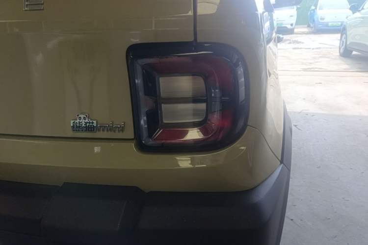 Used Geely Galaxy Panda 2025 210km Panda Rider Right Rear Taillight