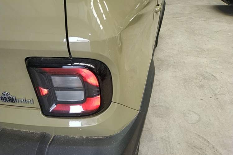 Used Geely Galaxy Panda 2025 210km Panda Rider Right Rear Taillight