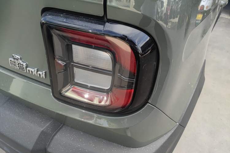 Used Geely Galaxy Panda 2025 210km Panda Rider Right Rear Taillight