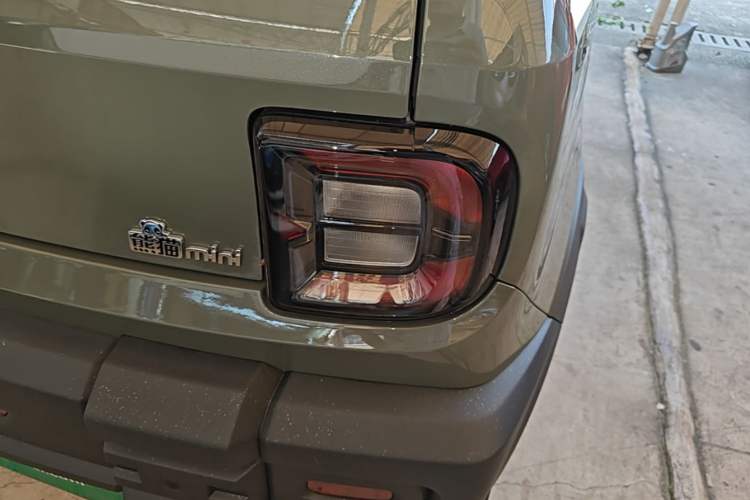 Used Geely Galaxy Panda 2025 210km Panda Rider Right Rear Taillight