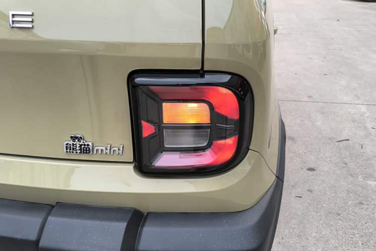 Used Geely Galaxy Panda 2025 210km Panda Rider Right Rear Taillight