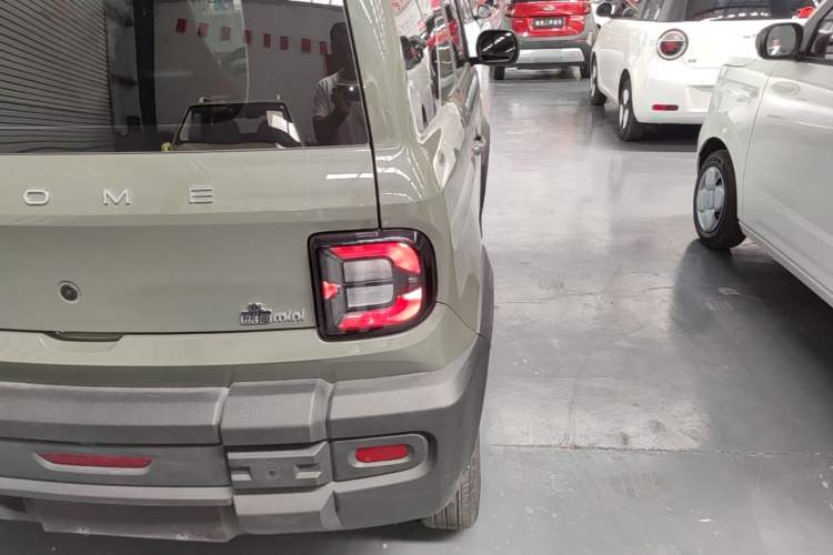Used Geely Galaxy Panda 2025 210km Panda Rider Right Rear Taillight
